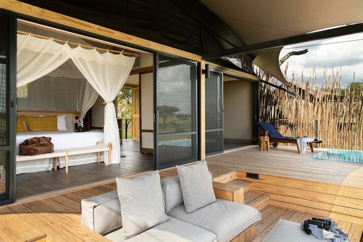 Mid-range safari lodge